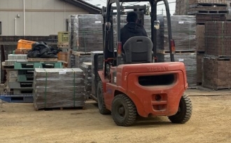 1万6千個のレンガが到着🧱!