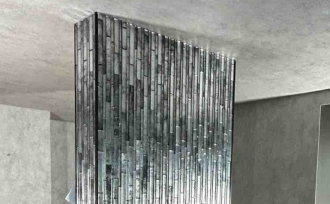 グレーの濃淡と光が作る、広がりのある空間